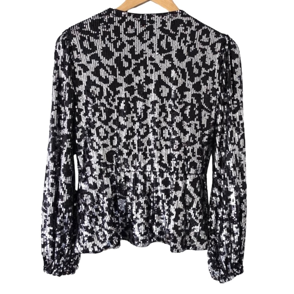 Saylor Indya Sequin Long Sleeve V Neck Top in Black Silver Leopard Print - Picture 7 of 8